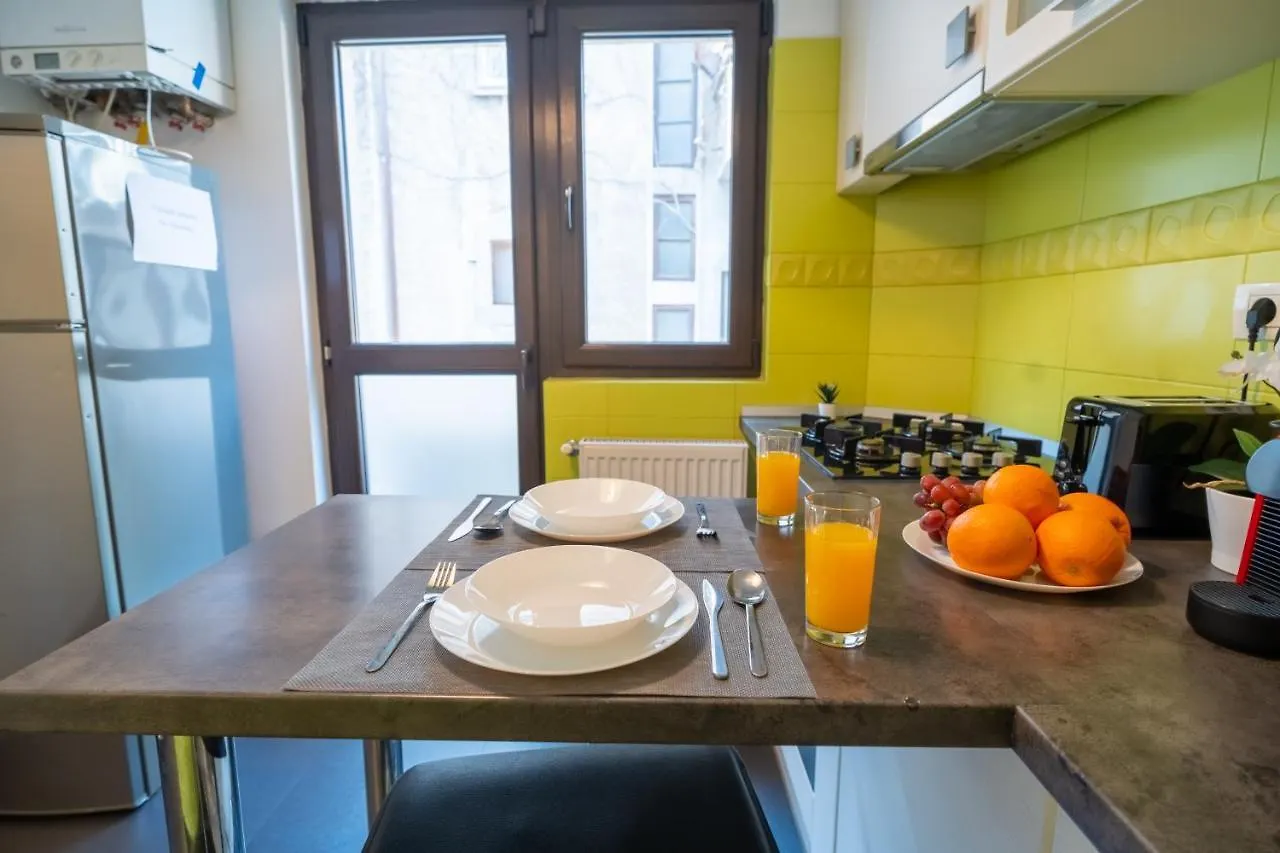 Cozy & Spacious Flat Near Victoriei Square Bucureşti 0*,  România