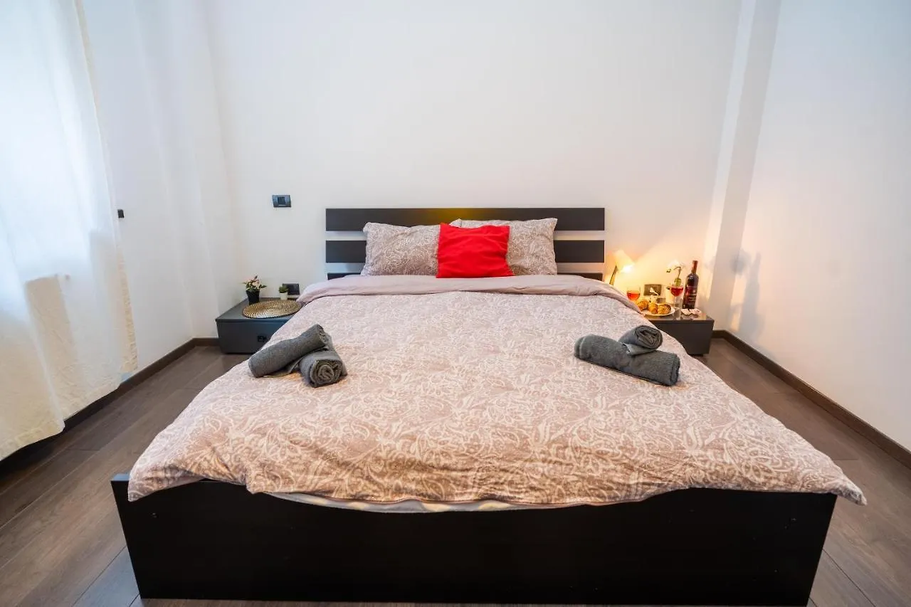 Cozy & Spacious Flat Near Victoriei Square Bucureşti 0*,  România
