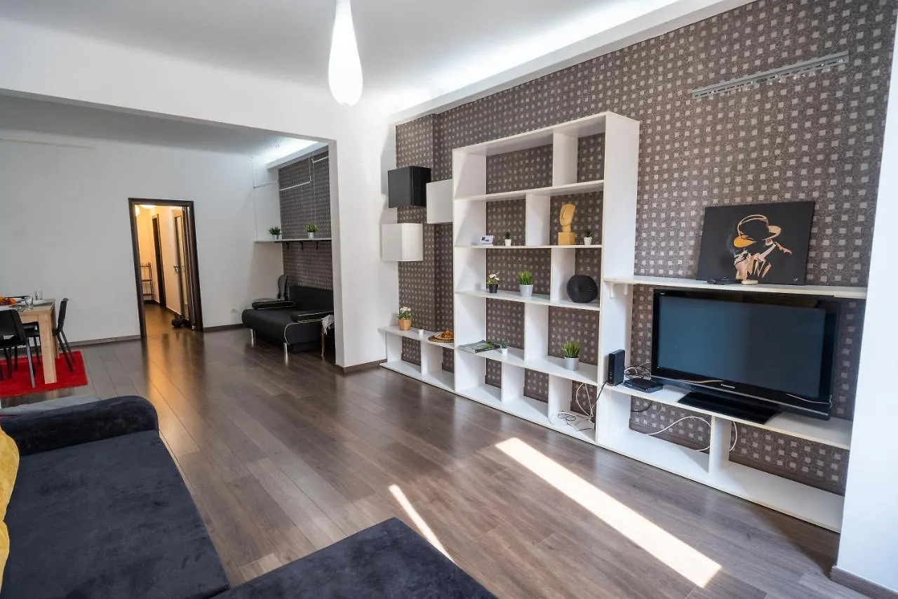 Cozy & Spacious Flat Near Victoriei Square Bucureşti Apartament