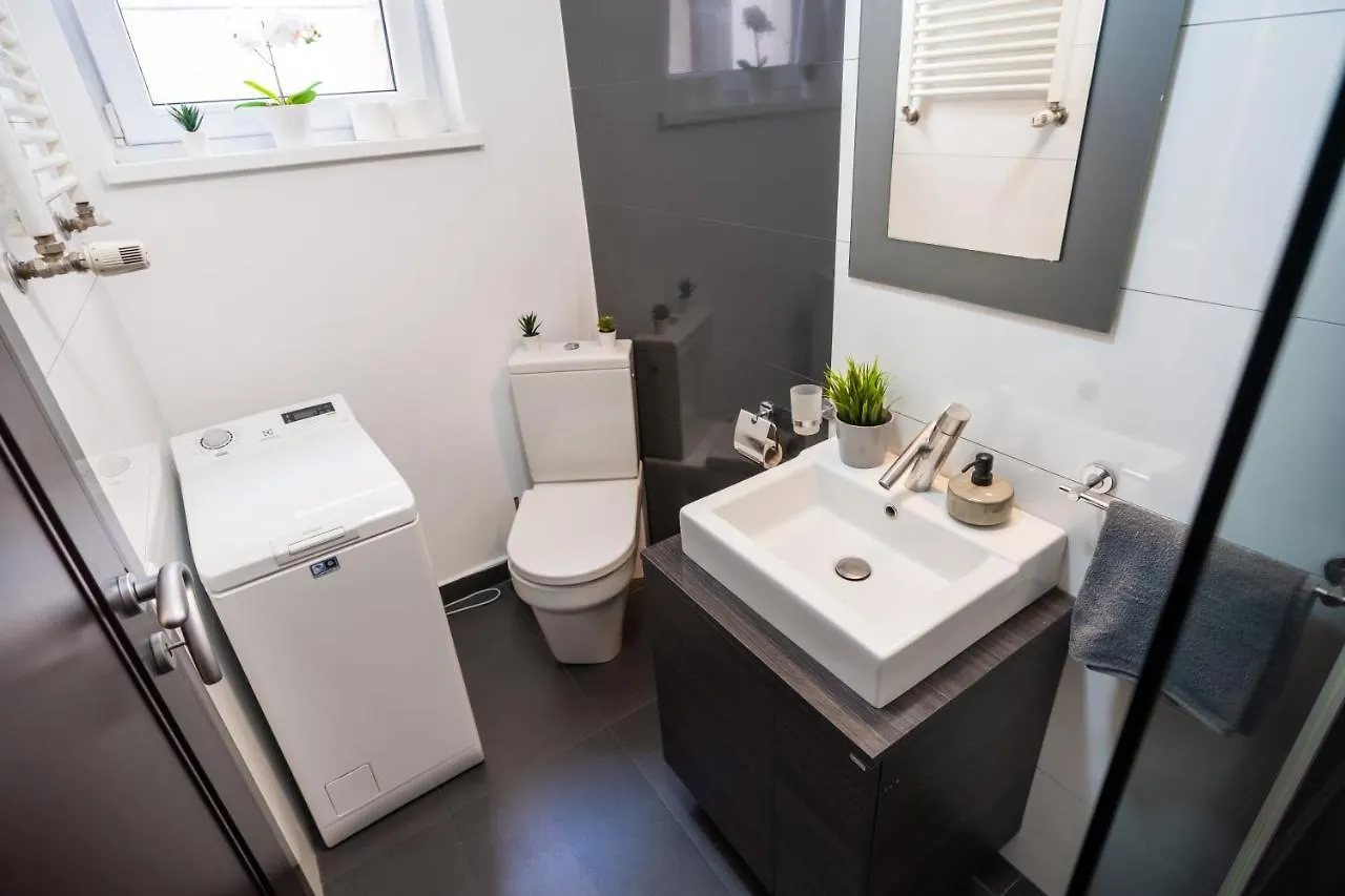 Cozy & Spacious Flat Near Victoriei Square Bucureşti 0*,  România