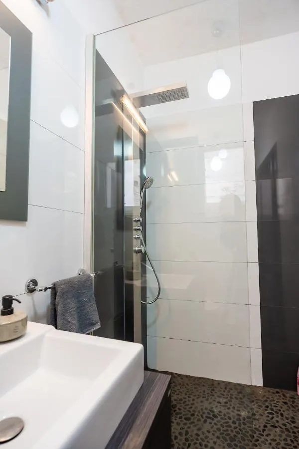 Cozy & Spacious Flat Near Victoriei Square Bucureşti Apartament