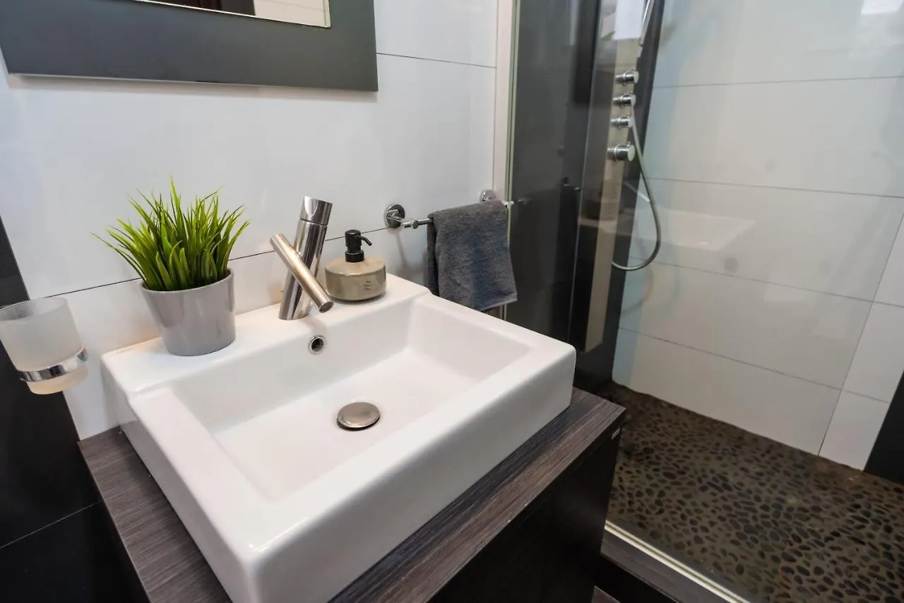 Cozy & Spacious Flat Near Victoriei Square Bucureşti România