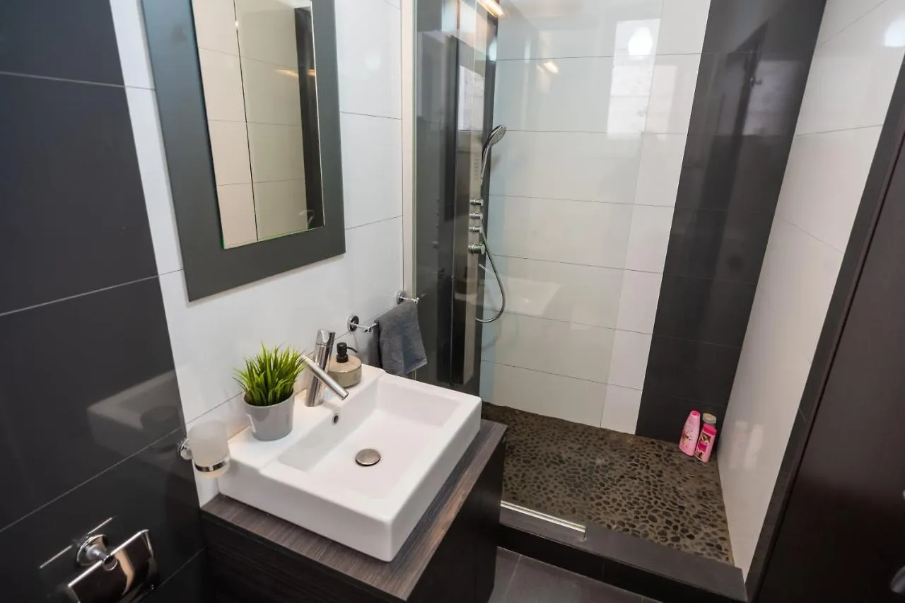 Apartament Cozy & Spacious Flat Near Victoriei Square Bucureşti